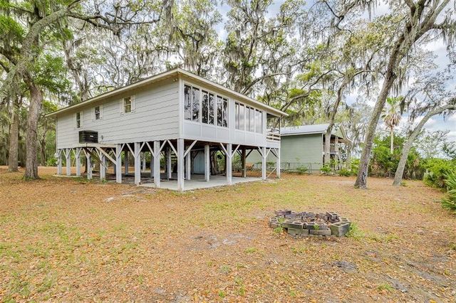 1090 Goldfinch Loop NE, Townsend, GA 31331