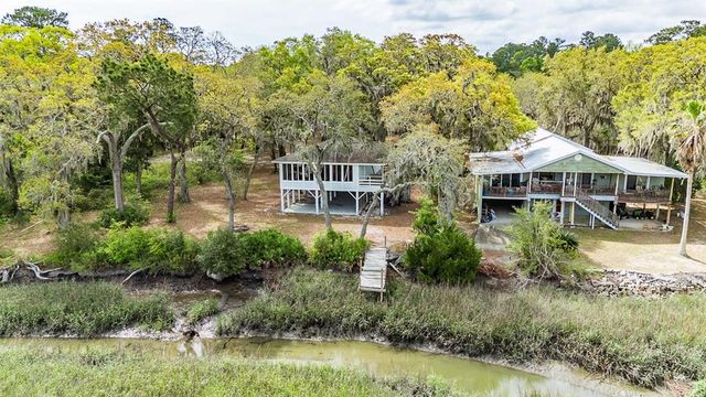 1090 Goldfinch Loop NE, Townsend, GA 31331