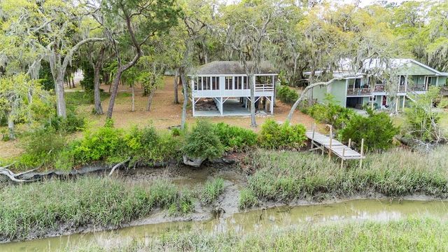 1090 Goldfinch Loop NE, Townsend, GA 31331