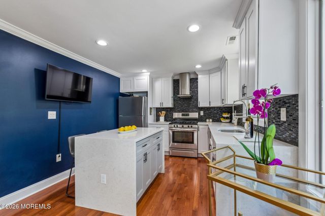 6 Clover Street, Tinton Falls, NJ 07724