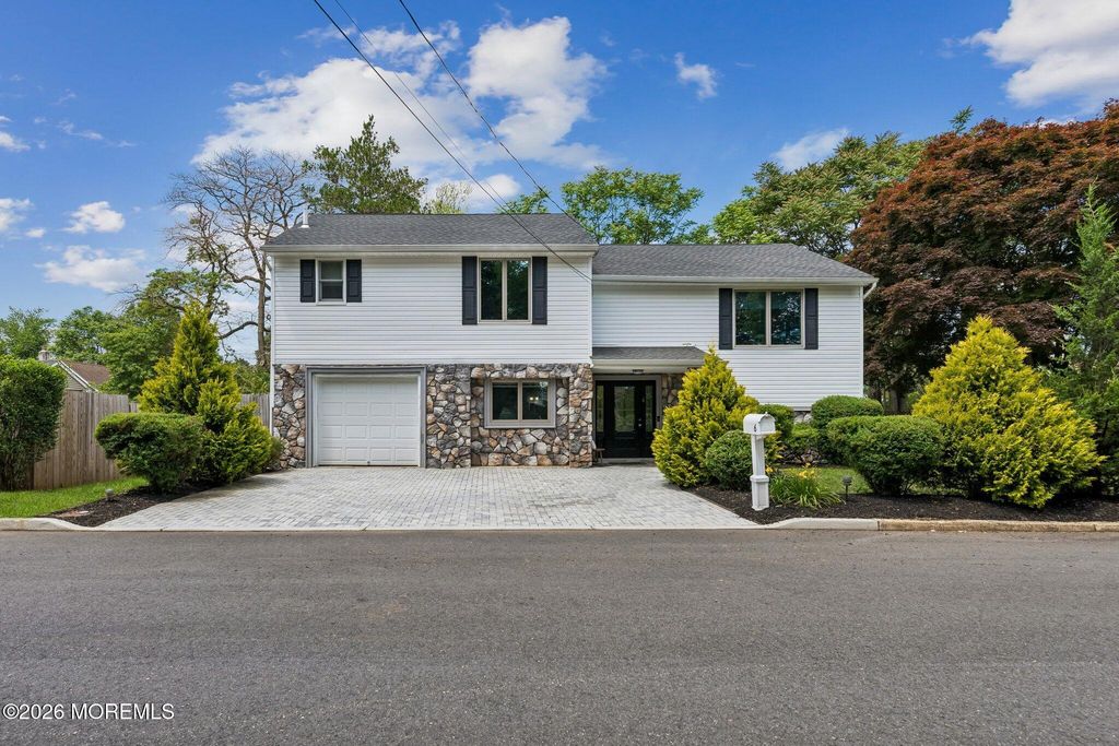6 Clover Street, Tinton Falls, NJ 07724