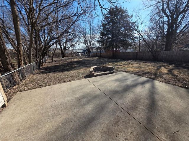 211 S Franklin Street, Raymore, MO 64083