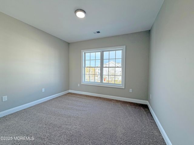 31 Skimmer Lane, Port Monmouth, NJ 07758