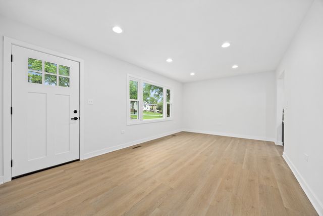 6214 Pershing Avenue, Downers Grove, IL 60516