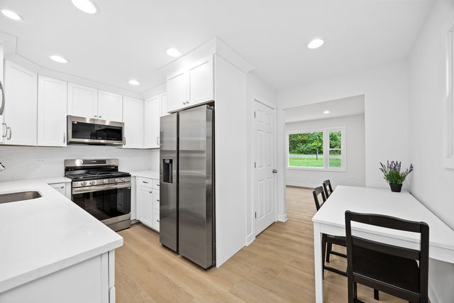 6214 Pershing Avenue, Downers Grove, IL 60516