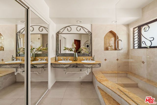 11411 Dona Lola Drive, Studio City (los Angeles), CA 91604