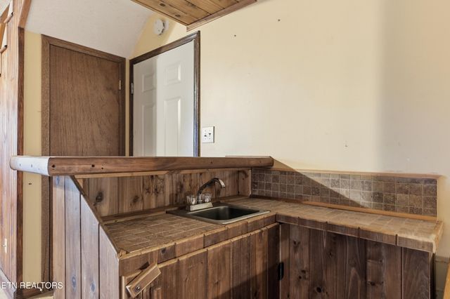 1429 Crestwood Drive, Louisville, TN 37777