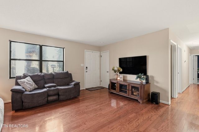 1429 Crestwood Drive, Louisville, TN 37777