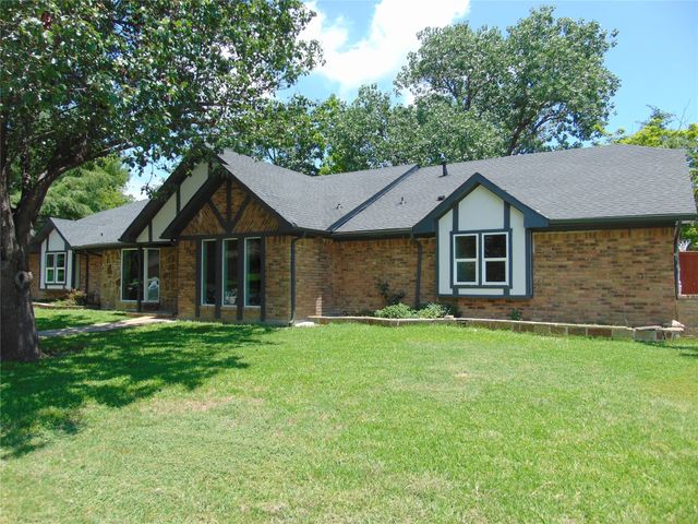 2714 Country Club Parkway, Garland, TX 75043