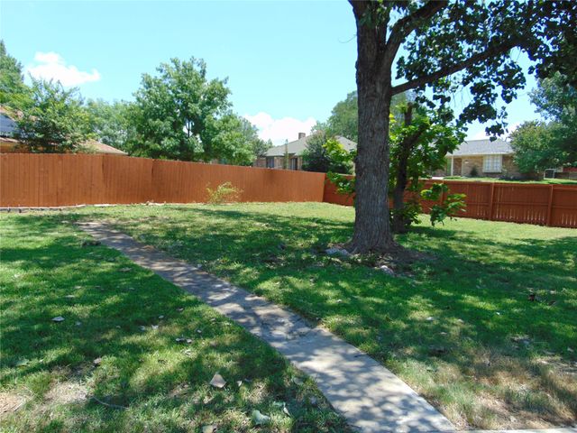 2714 Country Club Parkway, Garland, TX 75043