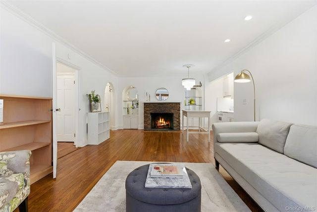 270 Bronxville Road B22, Bronxville, NY 10708