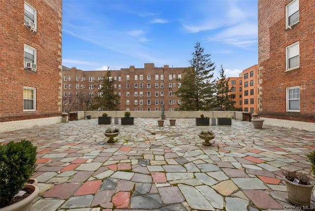 270 Bronxville Road B22, Bronxville, NY 10708