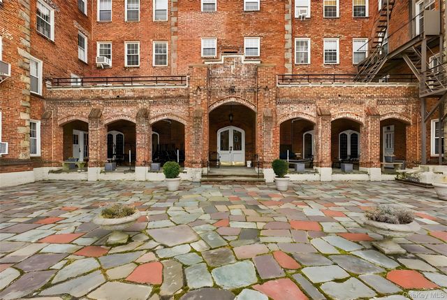 270 Bronxville Road B22, Bronxville, NY 10708