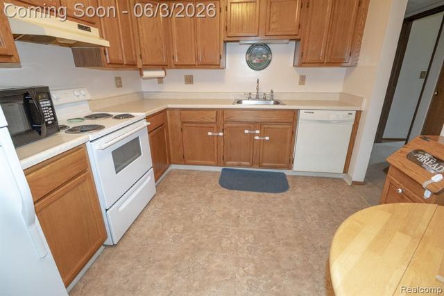 61200 Greenwood Drive, South Lyon, MI 48178
