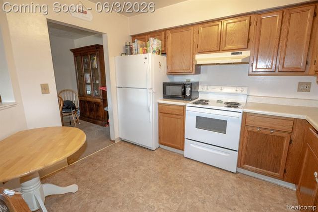 61200 Greenwood Drive, South Lyon, MI 48178
