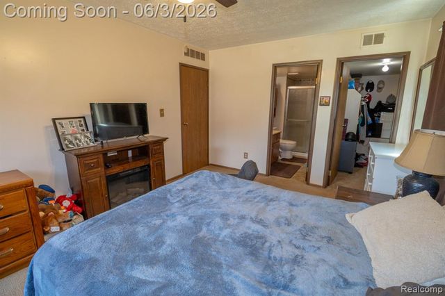 61200 Greenwood Drive, South Lyon, MI 48178