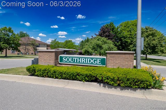 61200 Greenwood Drive, South Lyon, MI 48178