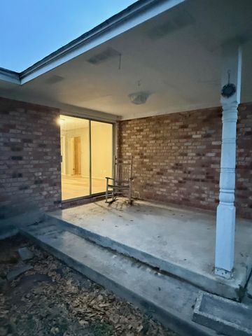 400 Giddings Lane, Brenham, TX 77833