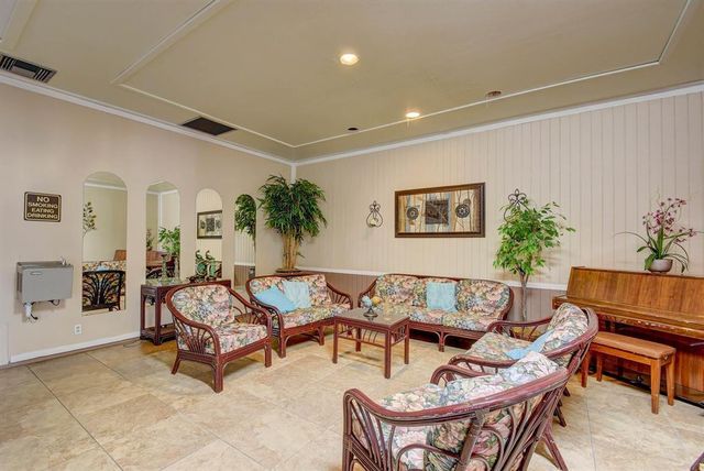 307 Lake Evelyn Drive, West Palm Beach, FL 33411