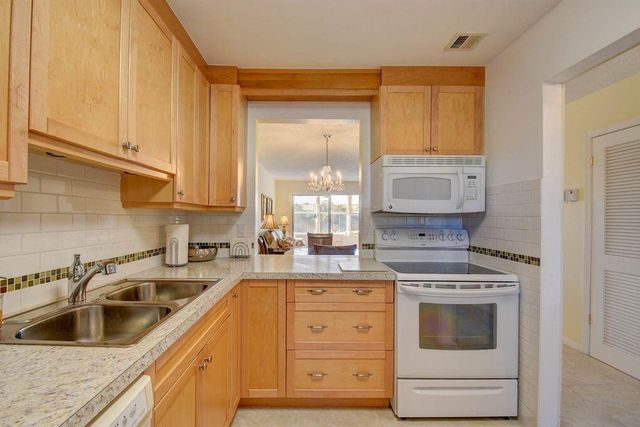 307 Lake Evelyn Drive, West Palm Beach, FL 33411