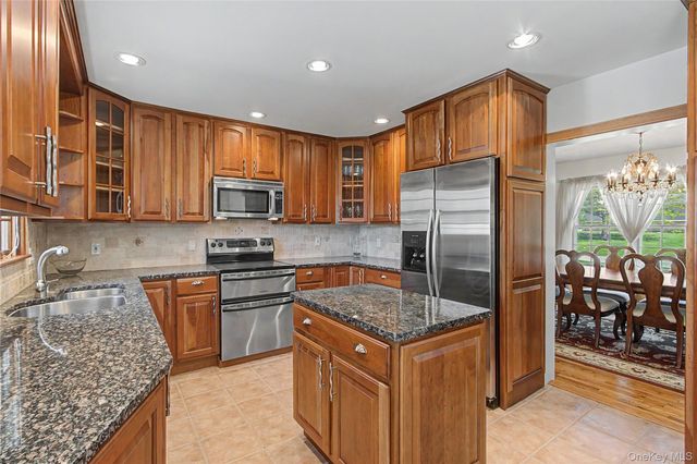 24 Richard Road, Mahopac, NY 10541