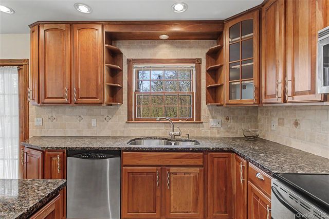 24 Richard Road, Mahopac, NY 10541
