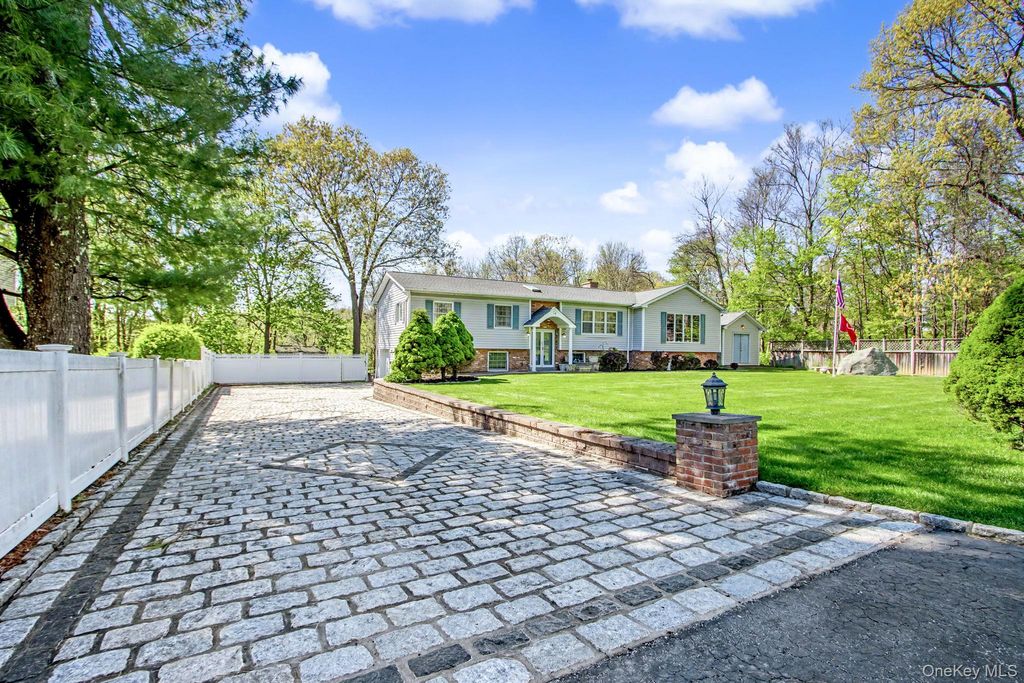 24 Richard Road, Mahopac, NY 10541