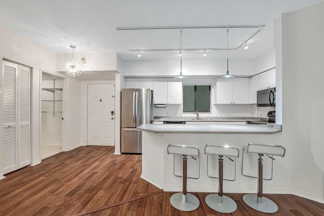 2105 Lavers Circle 306, Delray Beach, FL 33444