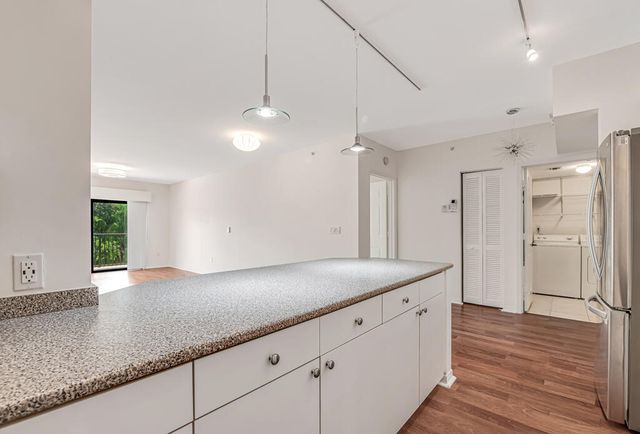 2105 Lavers Circle 306, Delray Beach, FL 33444