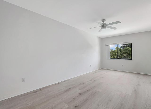 2105 Lavers Circle 306, Delray Beach, FL 33444