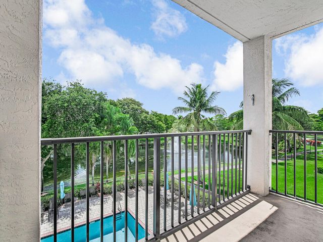 2105 Lavers Circle 306, Delray Beach, FL 33444