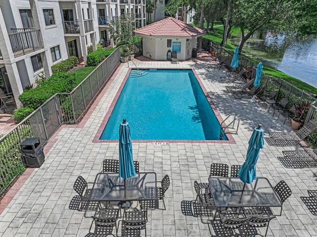 2105 Lavers Circle 306, Delray Beach, FL 33444