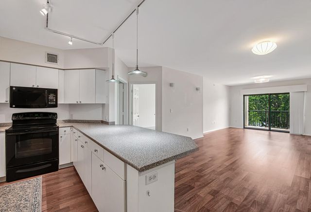 2105 Lavers Circle 306, Delray Beach, FL 33444