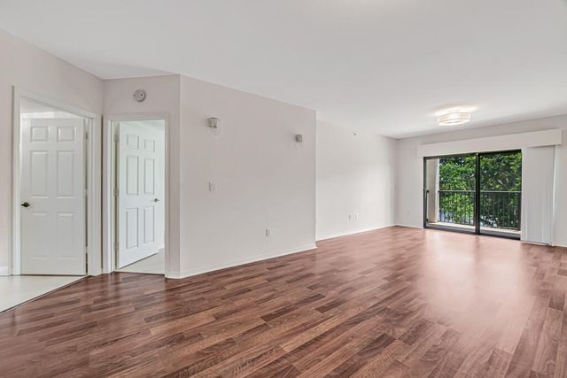 2105 Lavers Circle 306, Delray Beach, FL 33444