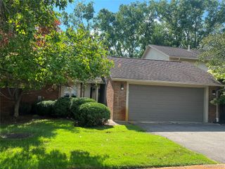 5529 Walnut Circle W, West Bloomfield Charter Township, MI 48322