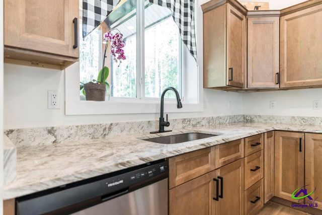 3270 Hamlin Road, Lizella, GA 31052