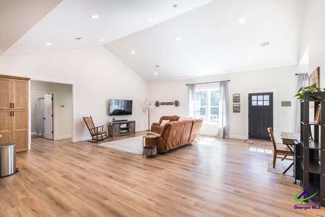 3270 Hamlin Road, Lizella, GA 31052