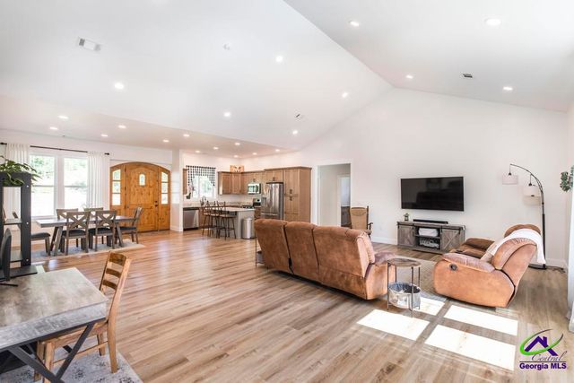 3270 Hamlin Road, Lizella, GA 31052