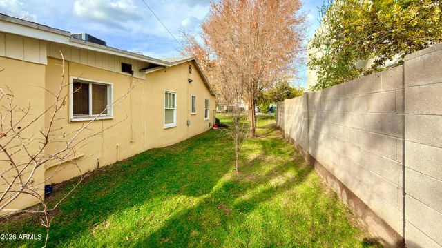 1011 E MEDLOCK Drive, Phoenix, AZ 85014