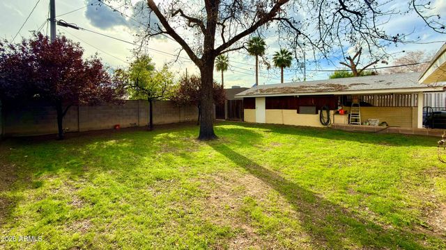 1011 E MEDLOCK Drive, Phoenix, AZ 85014