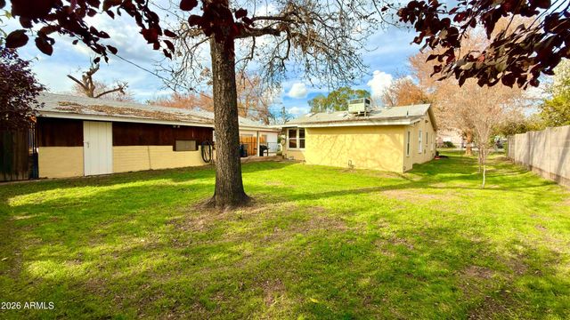 1011 E MEDLOCK Drive, Phoenix, AZ 85014