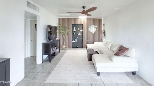 1011 E MEDLOCK Drive, Phoenix, AZ 85014