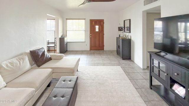 1011 E MEDLOCK Drive, Phoenix, AZ 85014