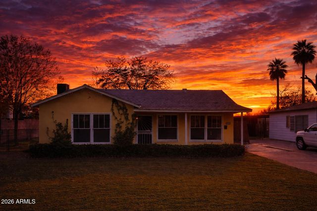 1011 E MEDLOCK Drive, Phoenix, AZ 85014