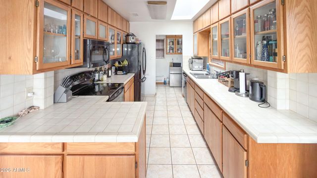 1011 E MEDLOCK Drive, Phoenix, AZ 85014