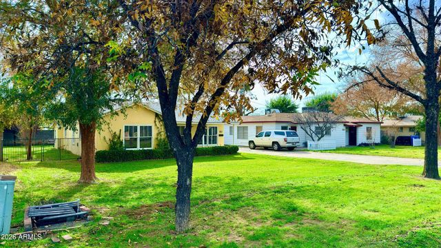 1011 E MEDLOCK Drive, Phoenix, AZ 85014