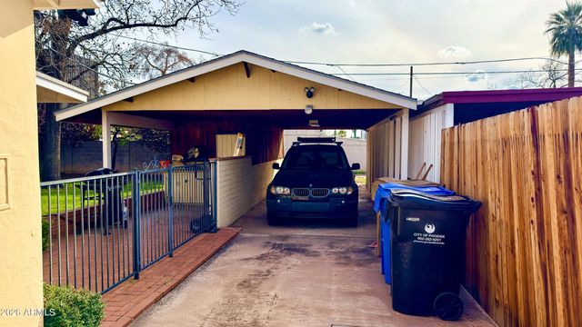 1011 E MEDLOCK Drive, Phoenix, AZ 85014