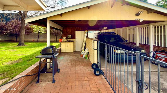 1011 E MEDLOCK Drive, Phoenix, AZ 85014