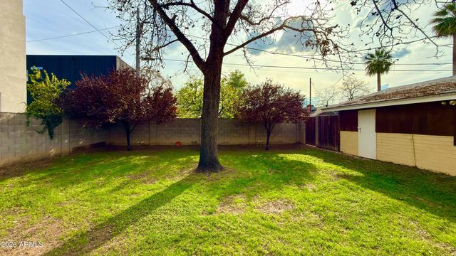 1011 E MEDLOCK Drive, Phoenix, AZ 85014