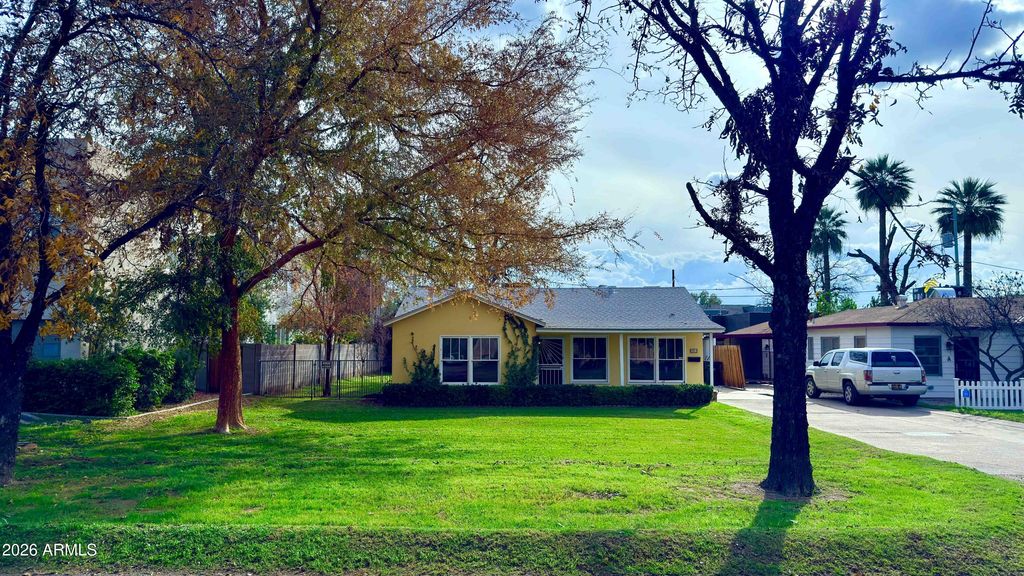 1011 E MEDLOCK Drive, Phoenix, AZ 85014